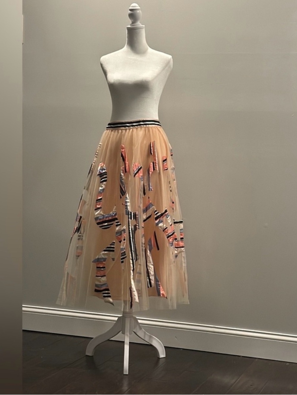 Anthropologie Peach Tulle Midi Skirt with Appliqués in white, pink, navy. Size M
